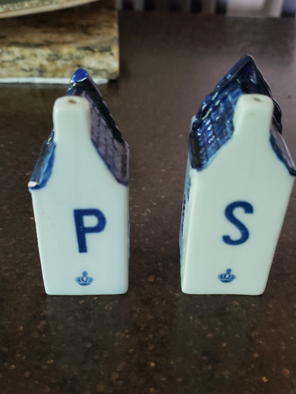 Vintage Dutch Blue & White Canal House Salt & Pepper Shakers - Picture 3 of 8